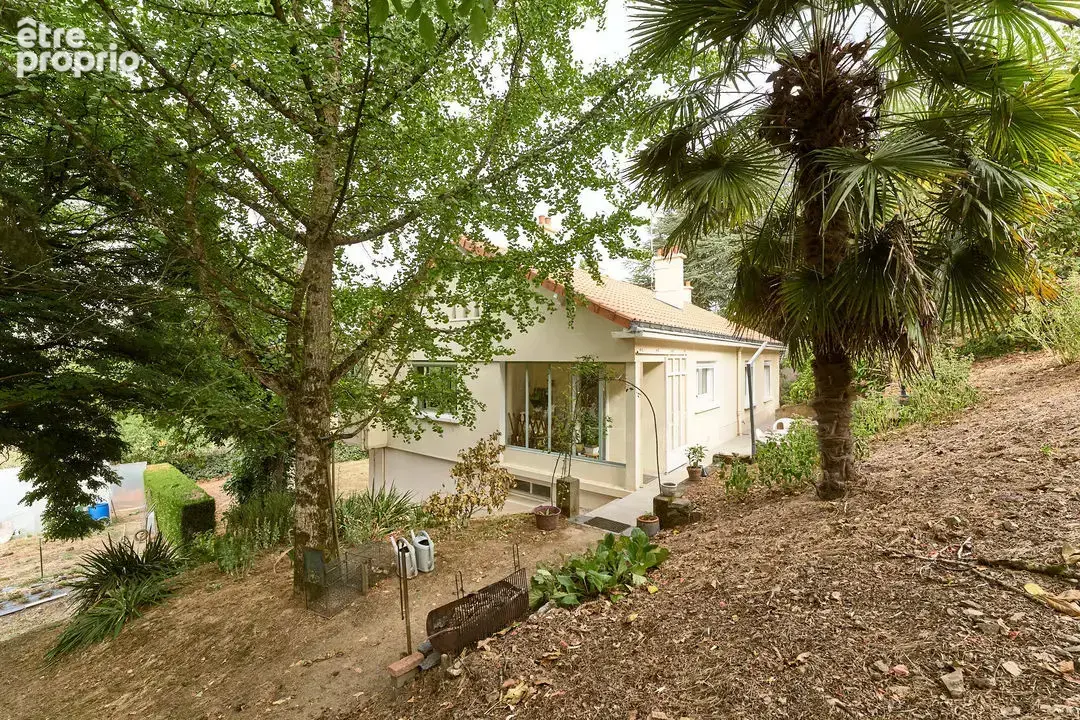 Maison SAINT-PIERRE-MONTLIMART avec vue imprenable - 3 chambres - photo 12