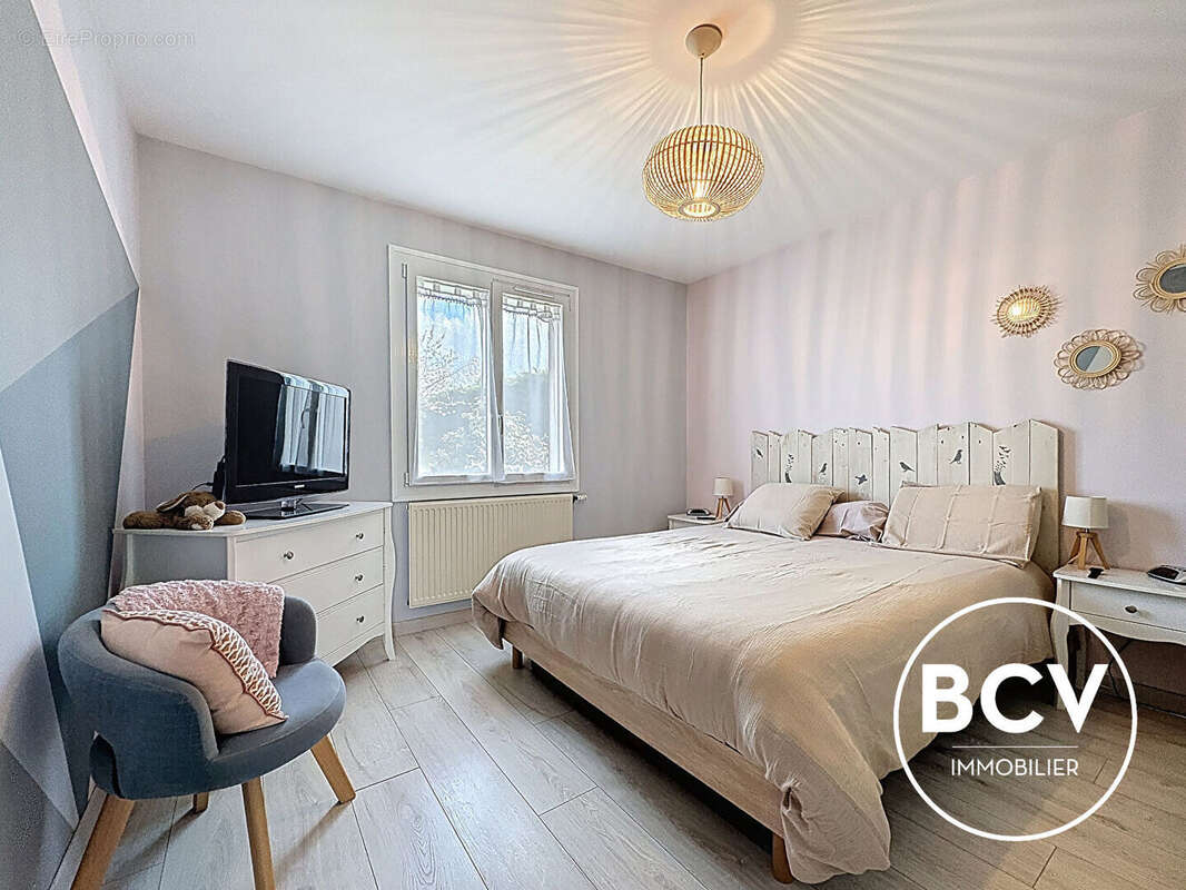 Maison à FONTAINE-LA-GUYON