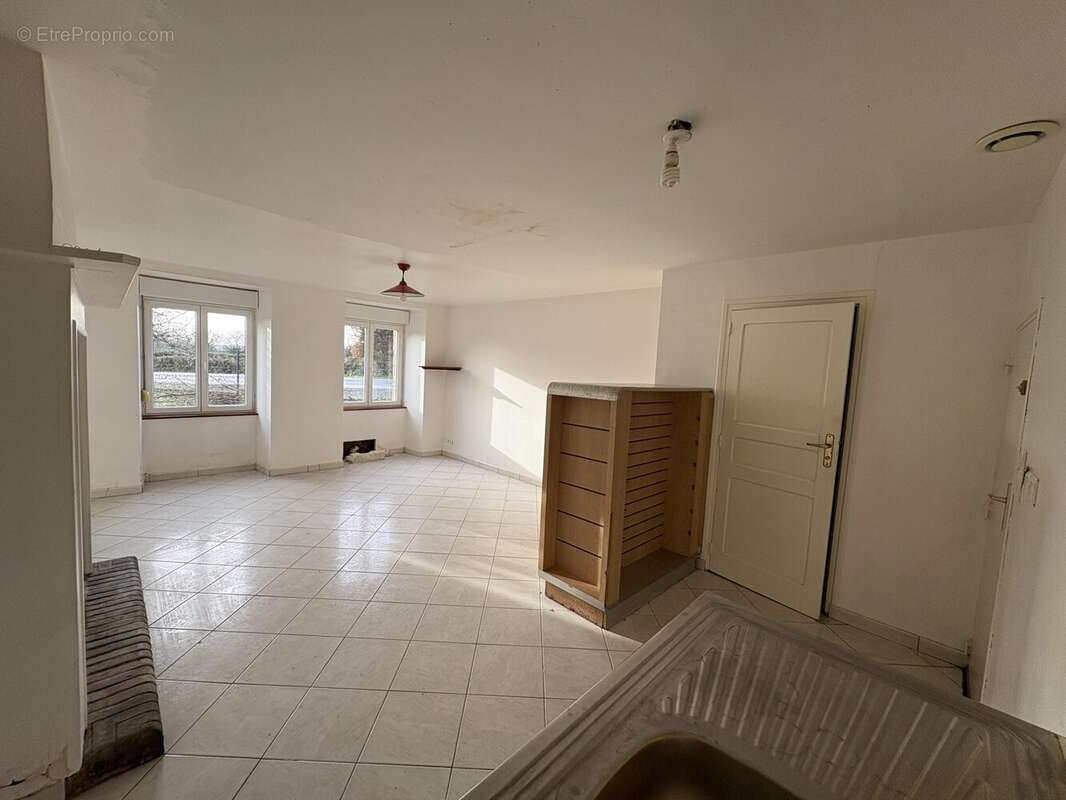 Maison à MONTAIGU-LES-BOIS