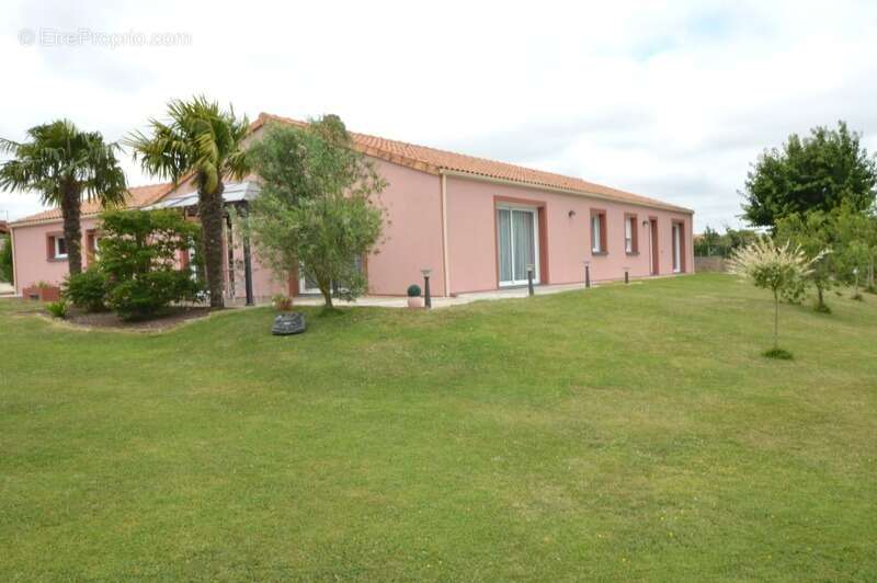 DEP (49)  a vendre tres belle maison familliale  6 pièces  plain pied - BOTZ‑EN‑MAUGES · - photo 10