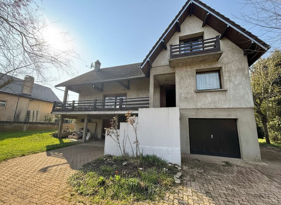 Maison à VERRIERES-LE-BUISSON