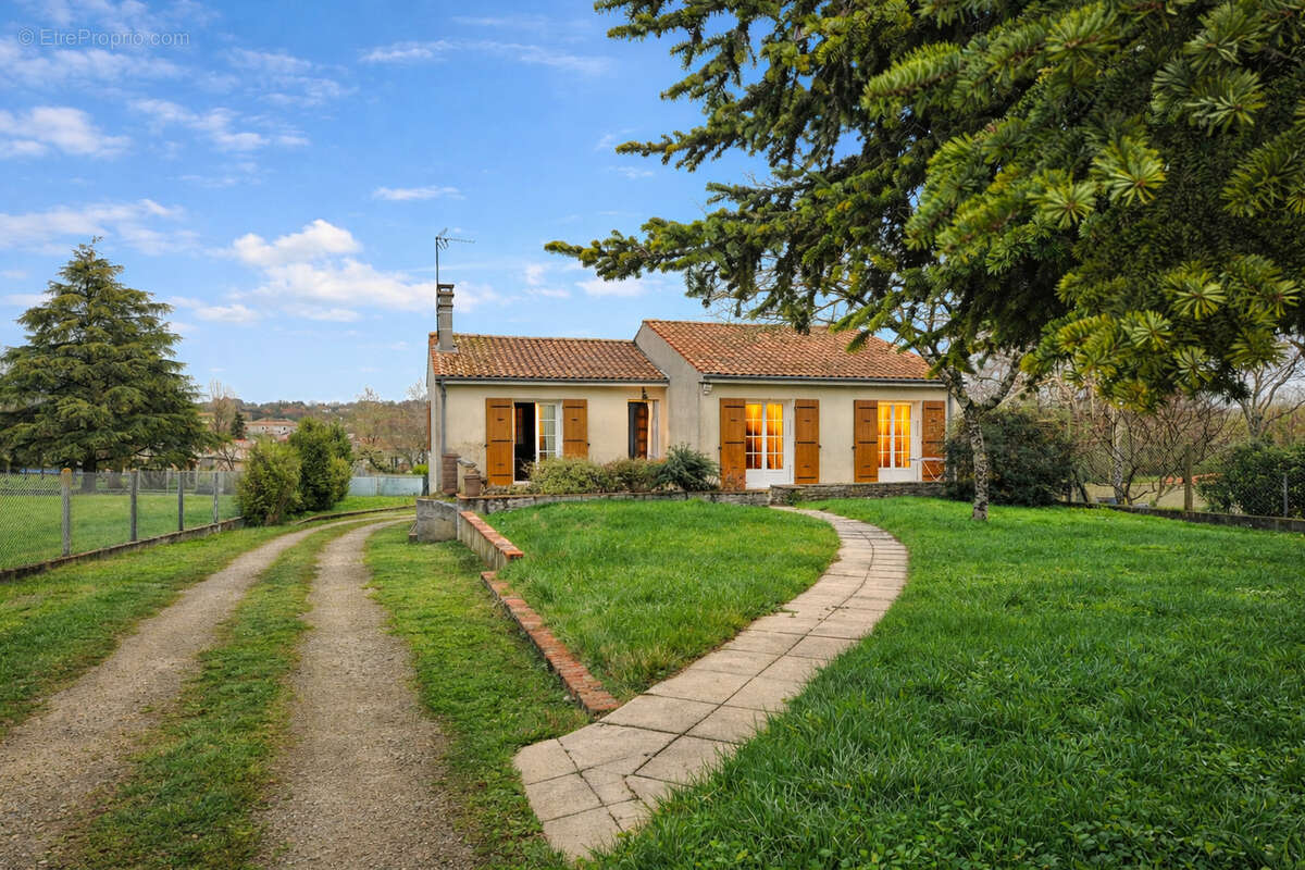 Appartement à HIERSAC