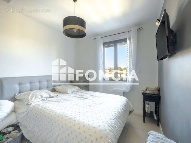 Maison à ENTRAIGUES-SUR-LA-SORGUE