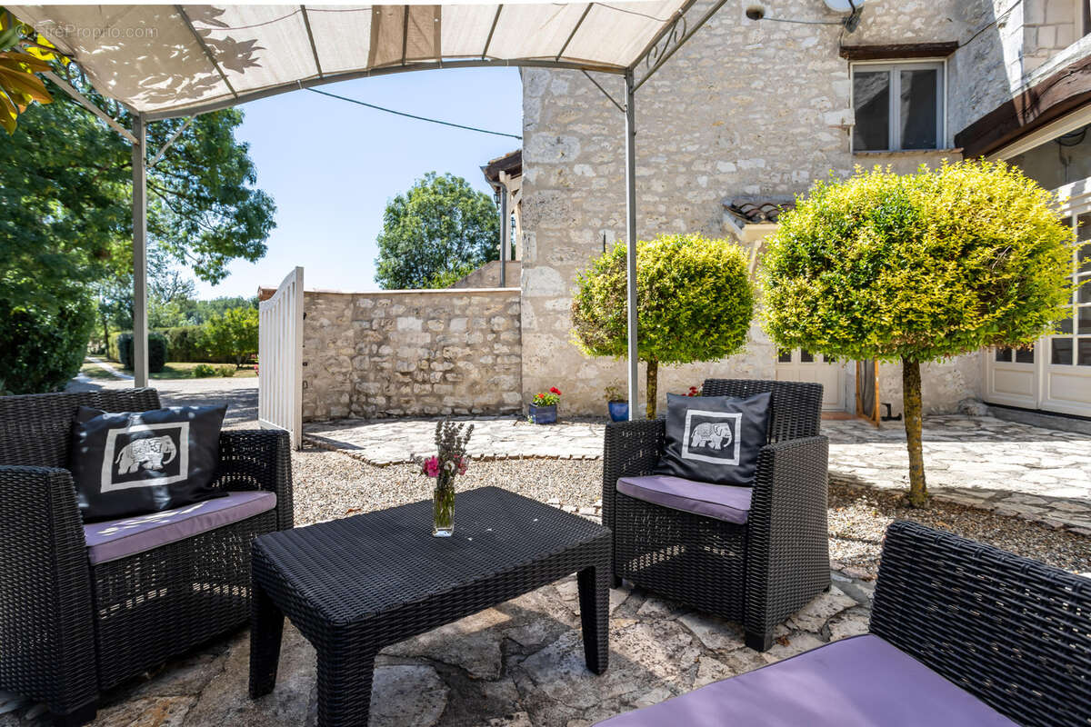 Maison à MONTAIGU-DE-QUERCY