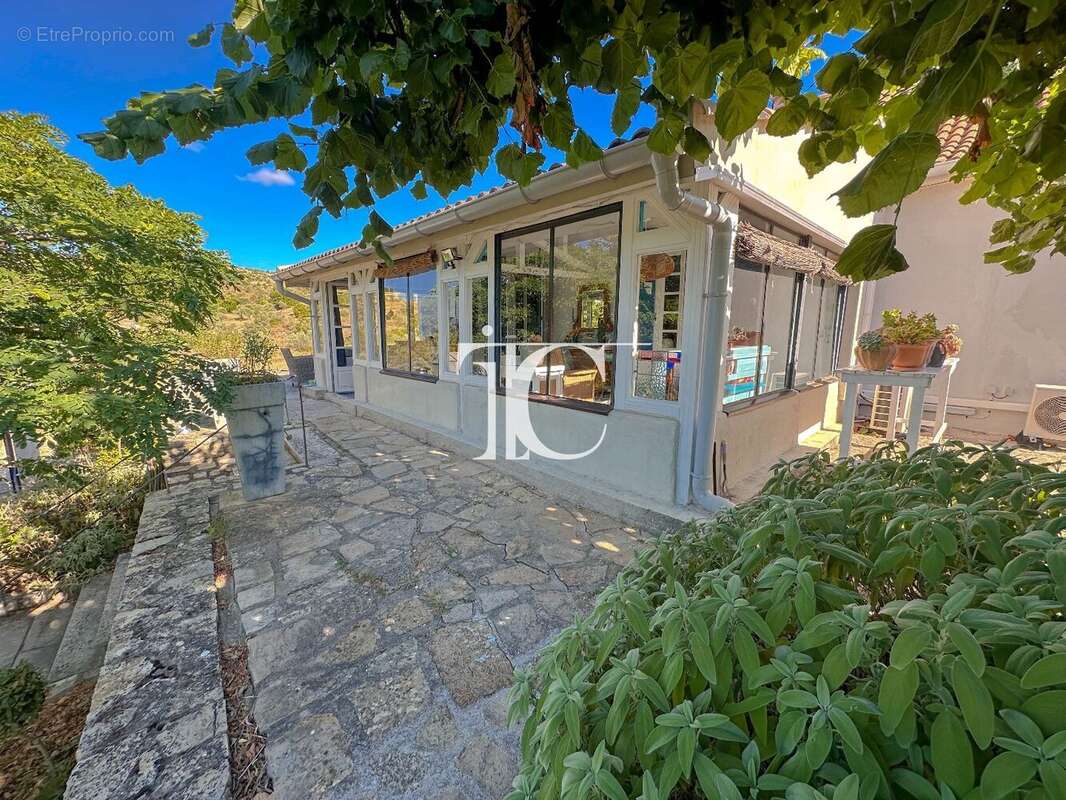 Maison à SAINT-BRES