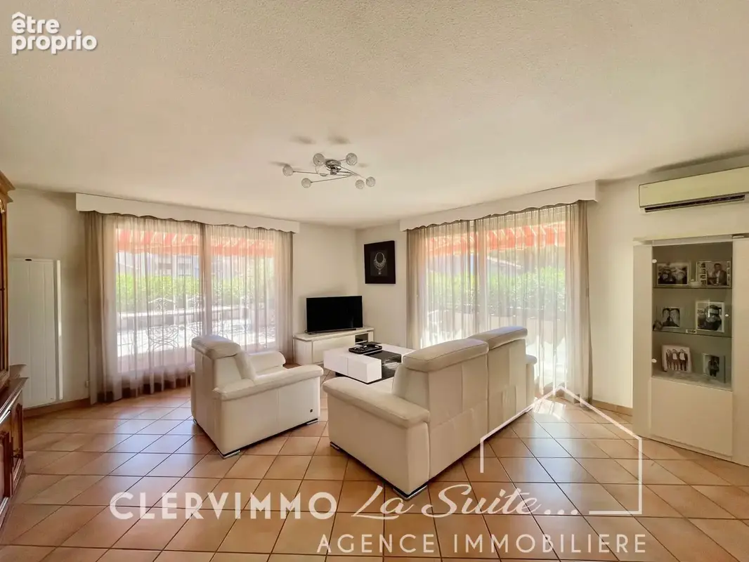 Dernier etage - 115 m2 - un exterieur d'exception de 110 m2 - aubagne - photo 4