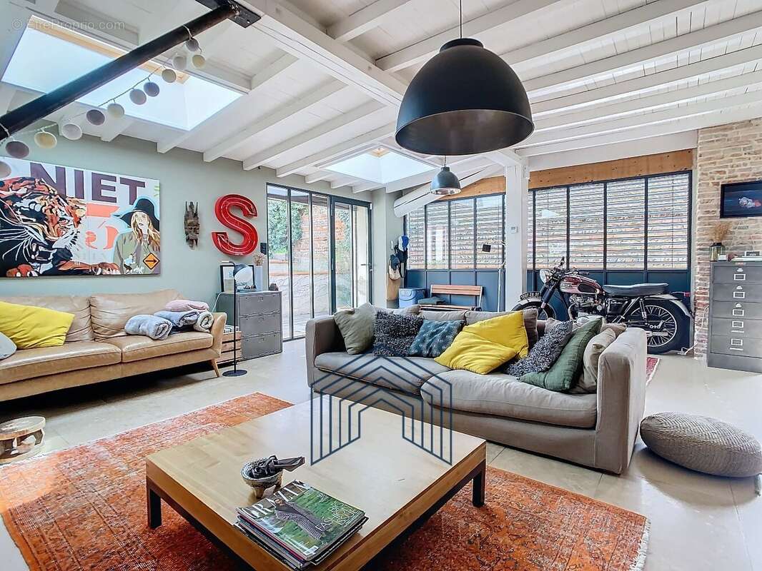 Maison à BRUGUIERES