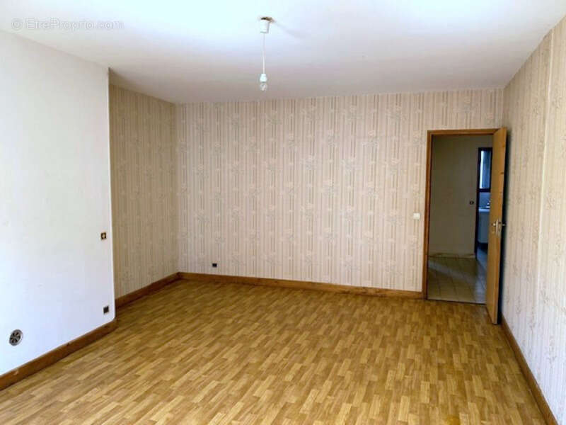 Appartement à VILLENEUVE-L'ARCHEVEQUE