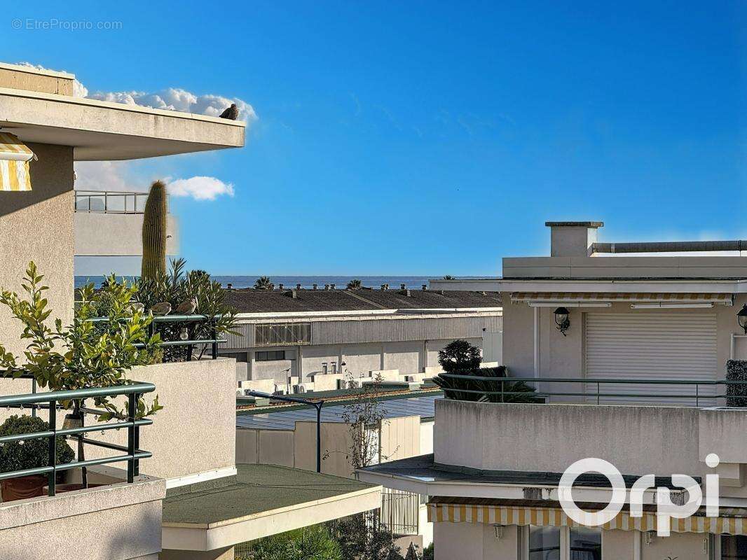 Appartement à VILLENEUVE-LOUBET