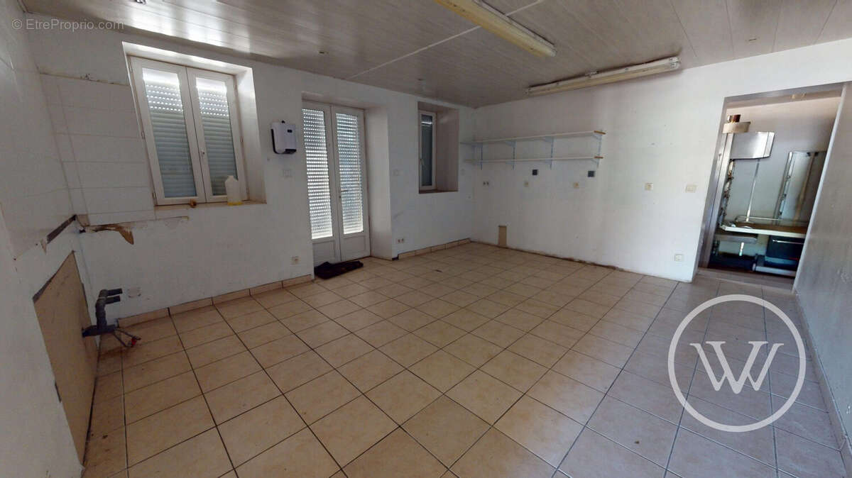 Commerce à POUILLEY-LES-VIGNES