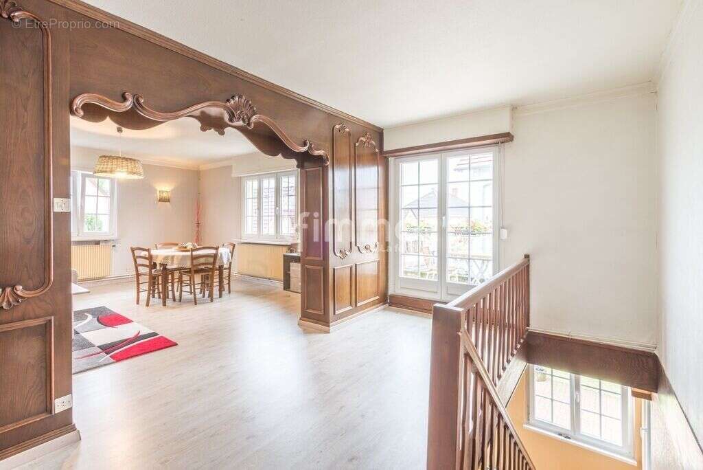 Immeuble mixte 400m² + dépendances sur 20 ares - photo 7