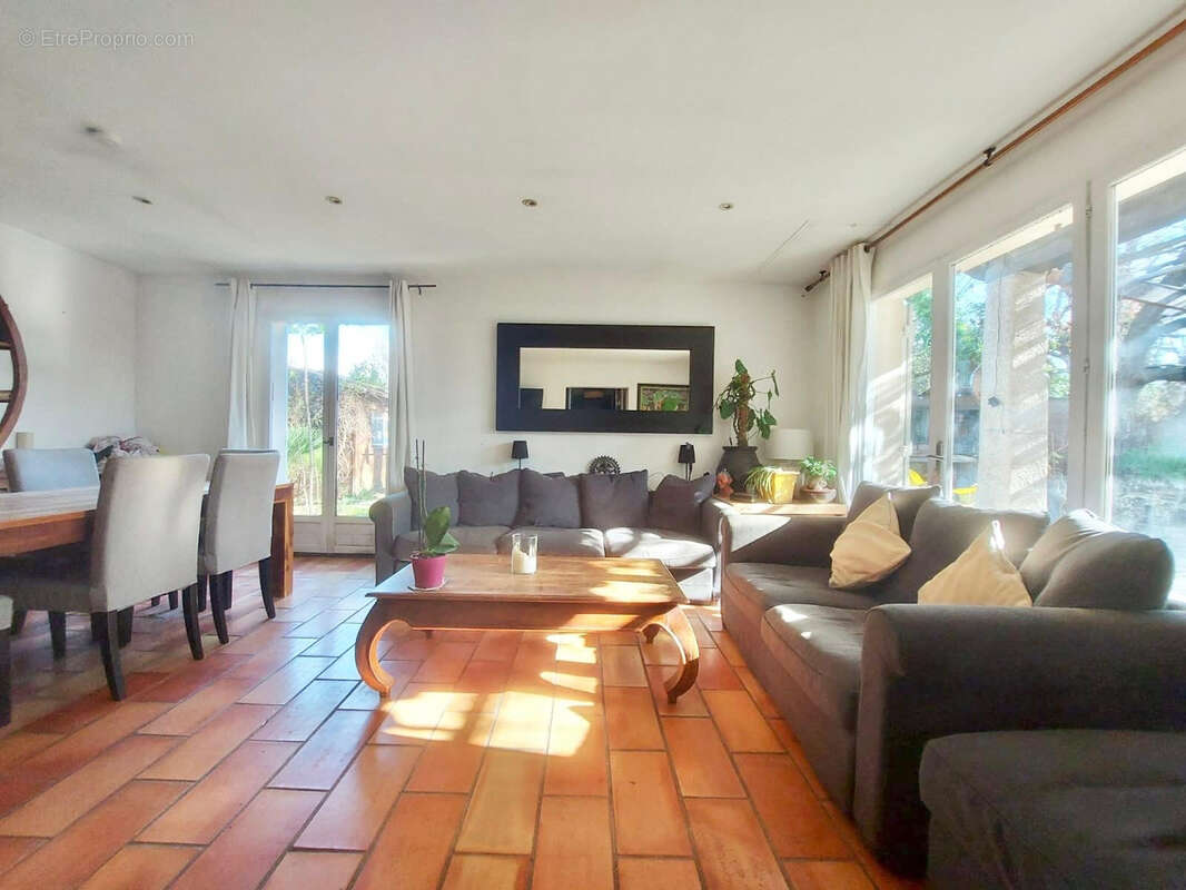 Maison à TOURRETTES