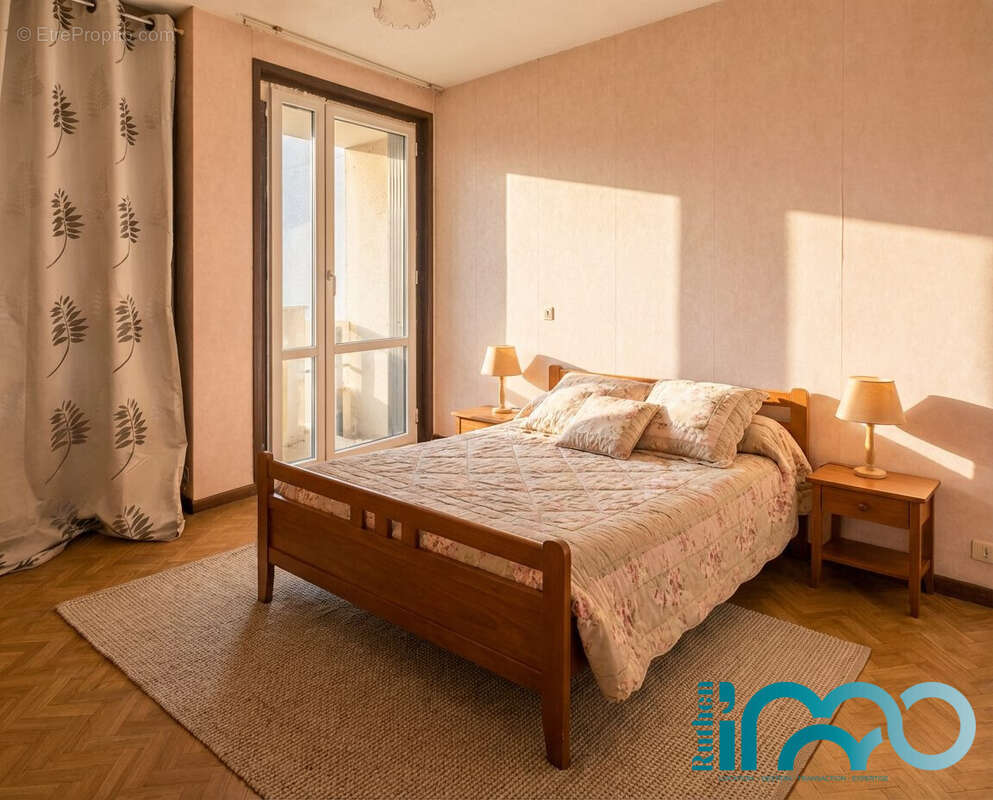 Appartement à ONET-LE-CHATEAU