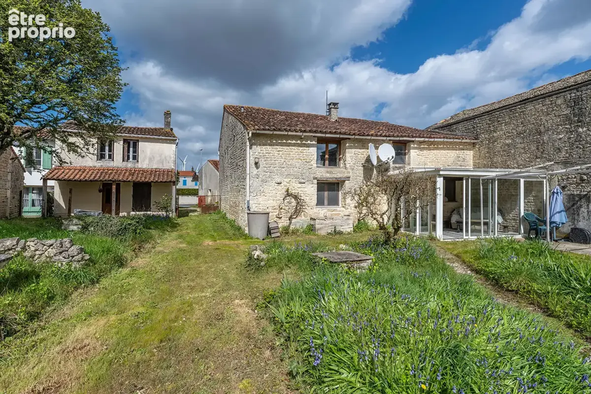 Maison principale et ensemble des biens - excellent potential pour un investisseur -  à 10 minutes d'Aulnay de Saintonge - photo 6
