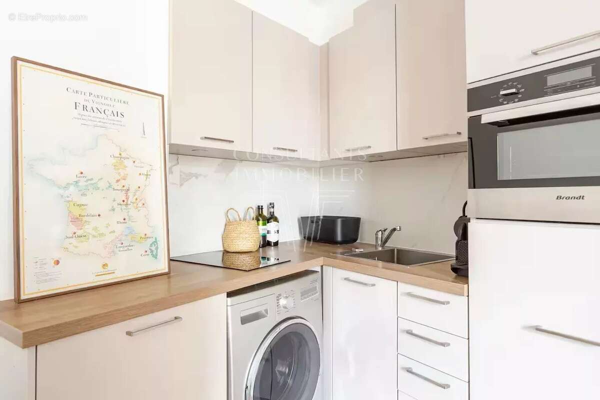 Appartement à PARIS-16E