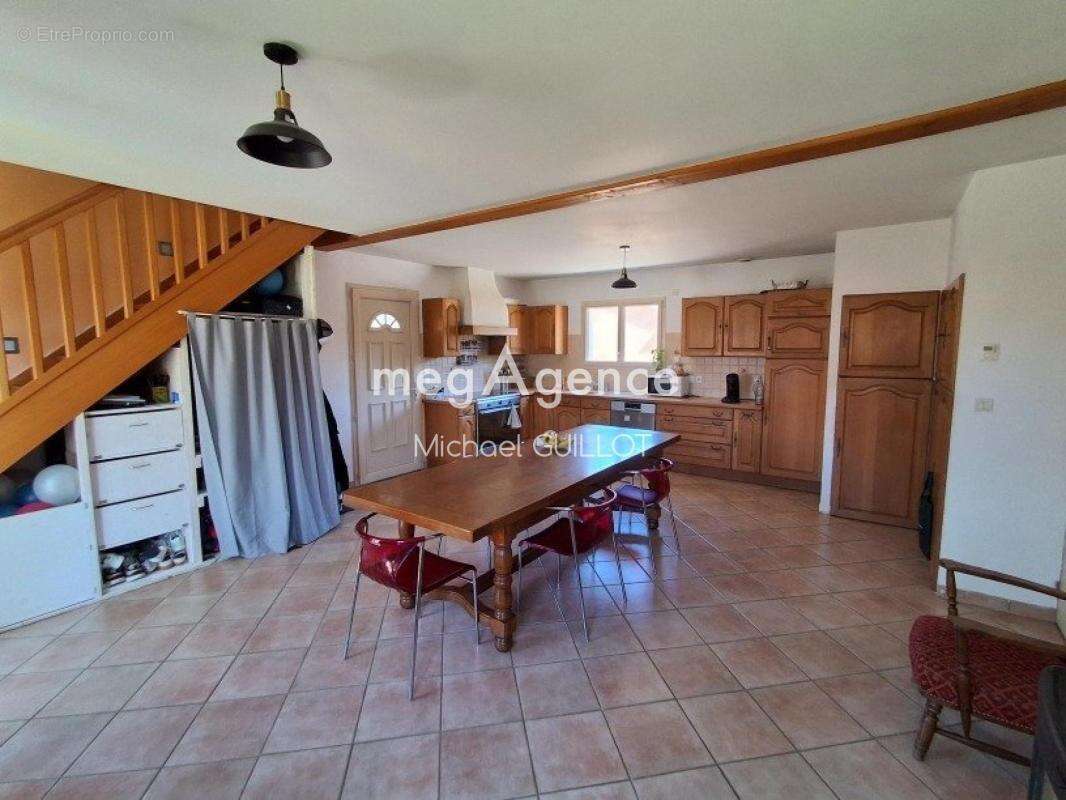 Maison à JASSERON