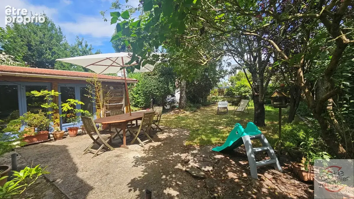 COUP DE COEUR pour cette maison de 131m² sur 2 niveaux, élevée sur un ilot de verdure de 300m² - photo 2