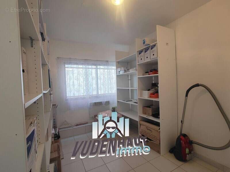 Commerce à BEAUZELLE