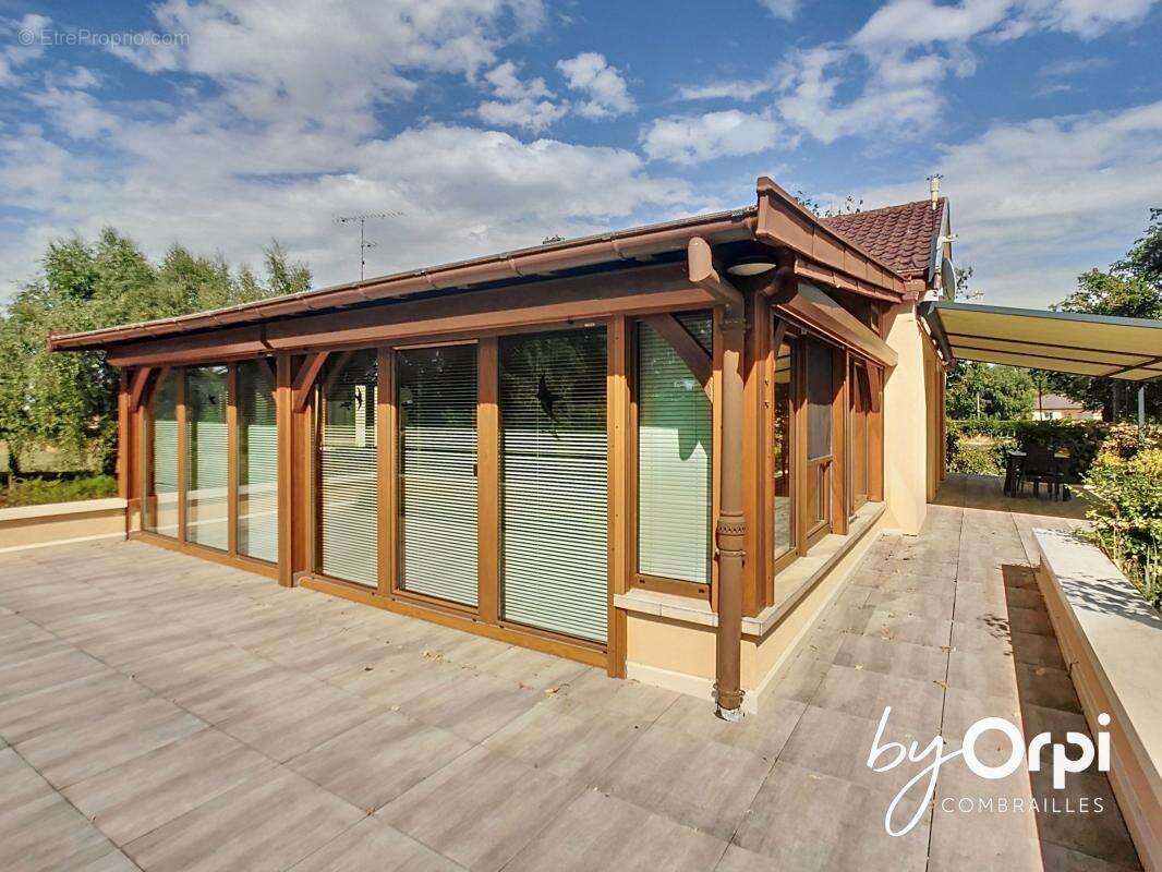 Maison à DURDAT-LAREQUILLE