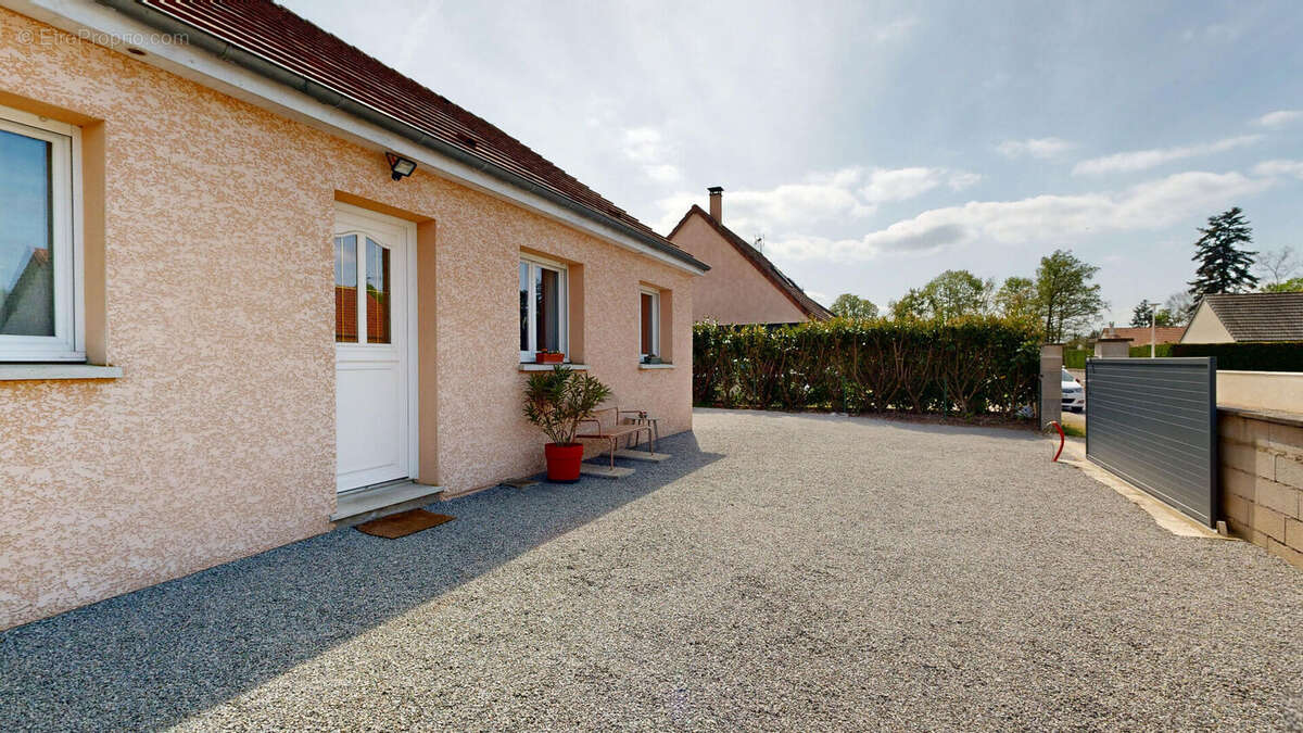 Maison à VILLENEUVE-SUR-ALLIER