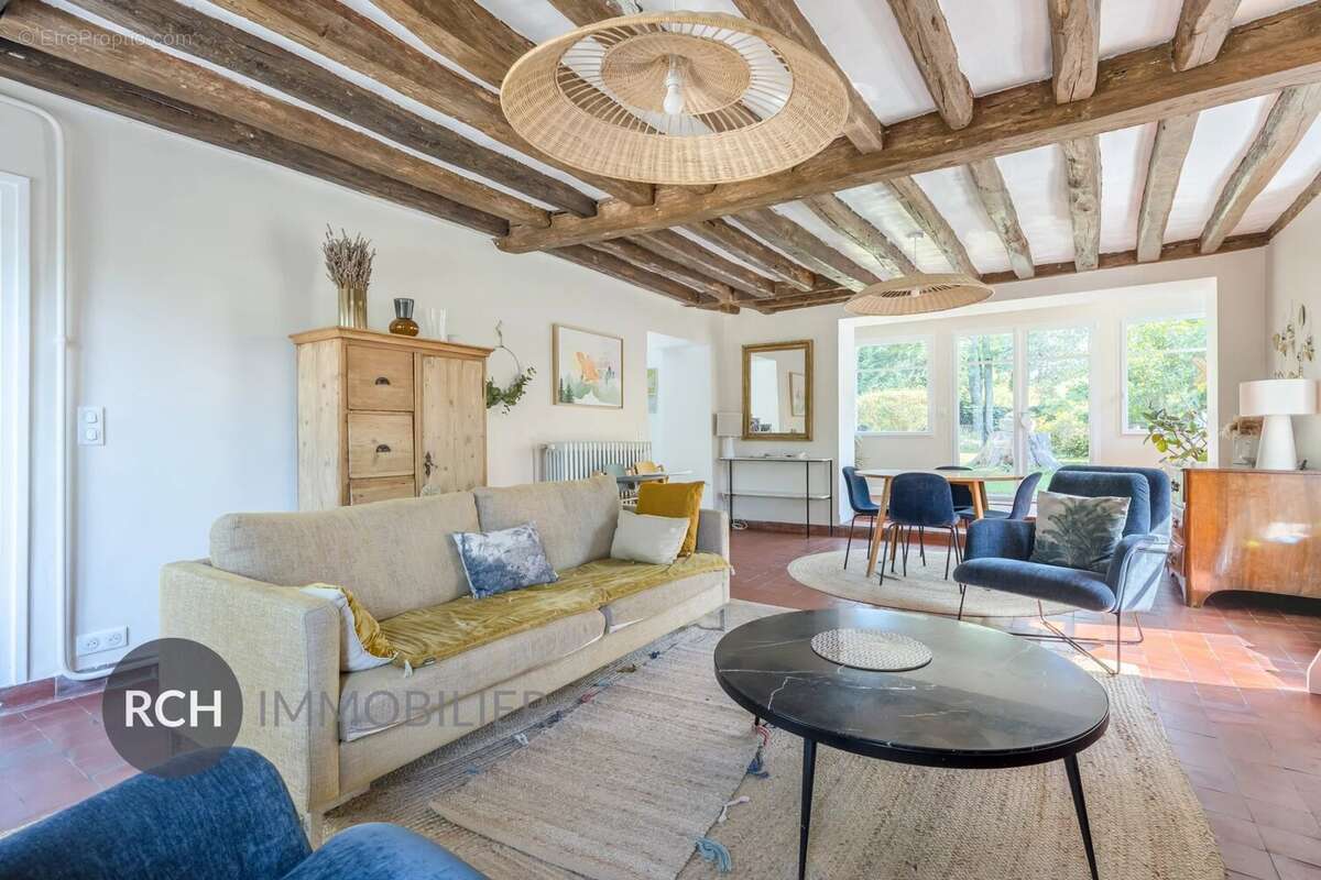 Maison à DAMPIERRE-EN-YVELINES