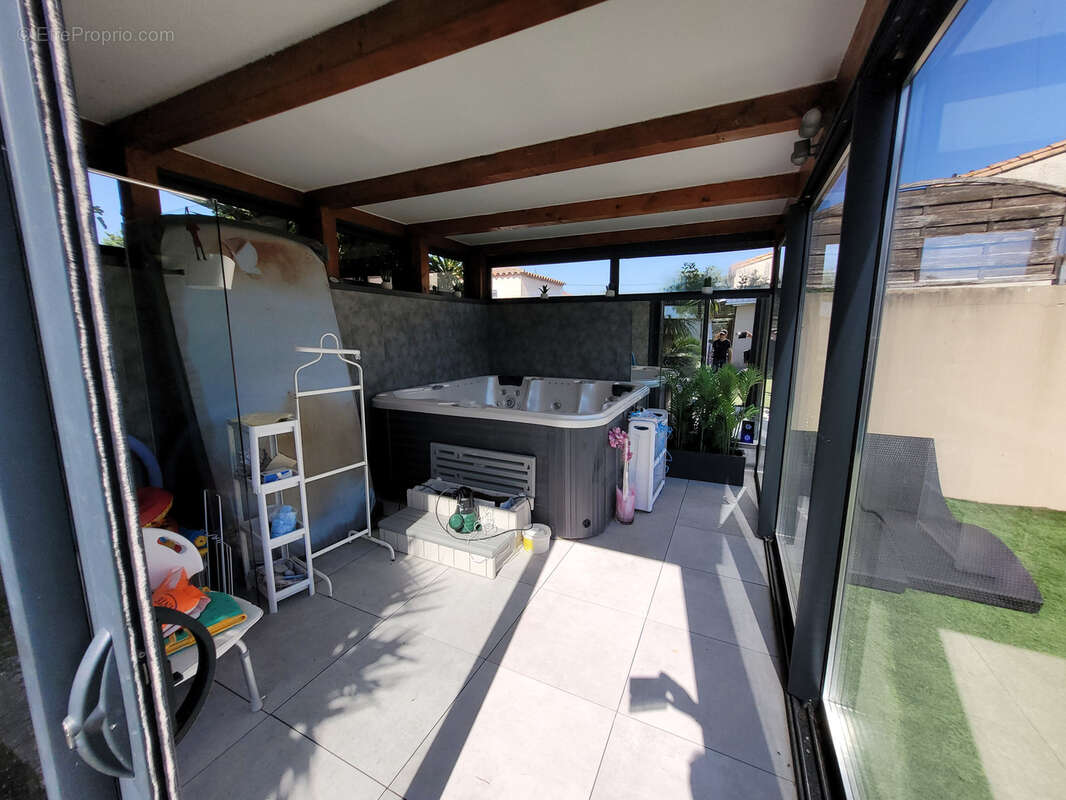 Coursan Villa de type 5 de 200 m2 habitable, plus un appartement de type 2 indépendant de 60 m2, piscine sur u - photo 39