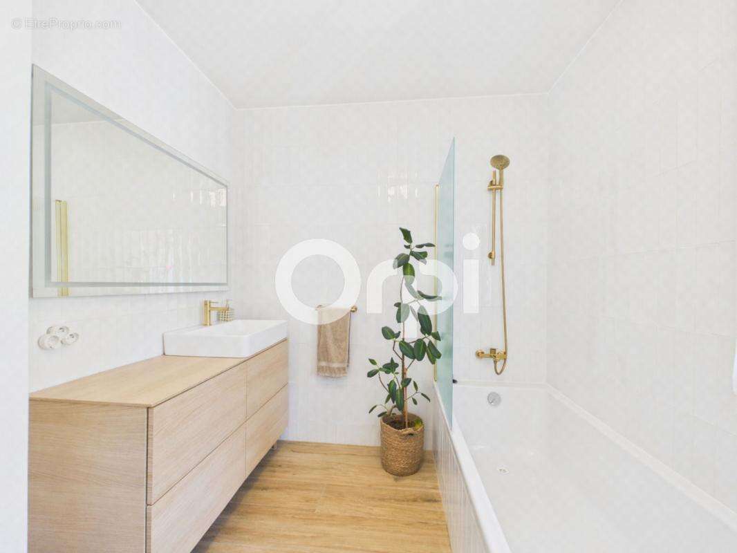 Maison à MANDELIEU-LA-NAPOULE