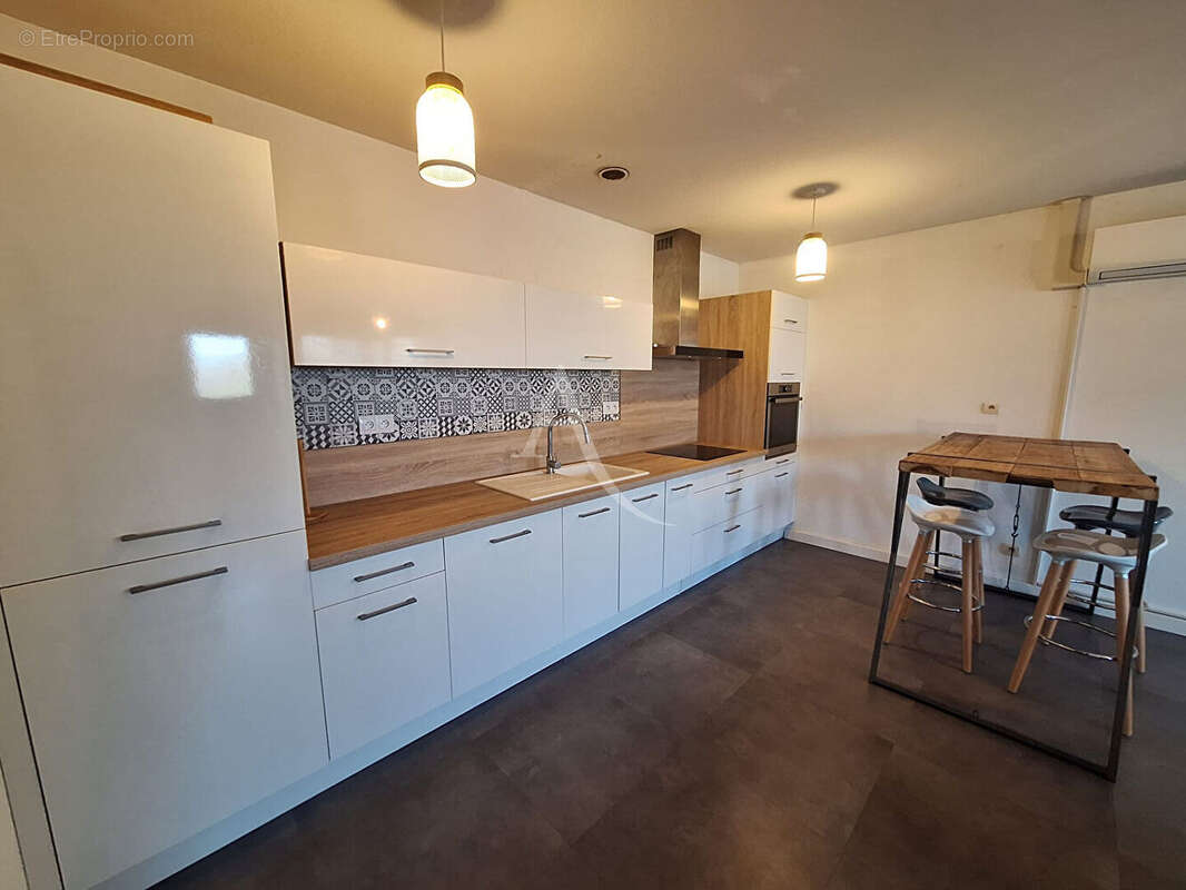 Appartement à POULX