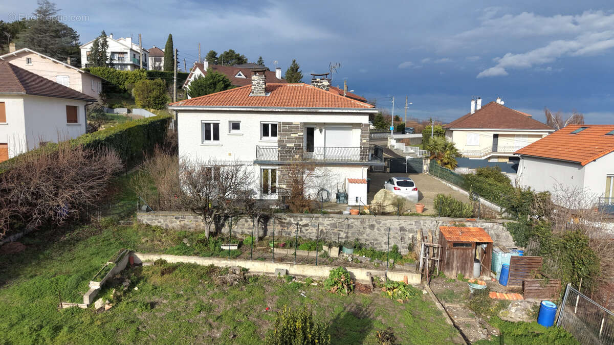 Maison à PERIGNAT-LES-SARLIEVE