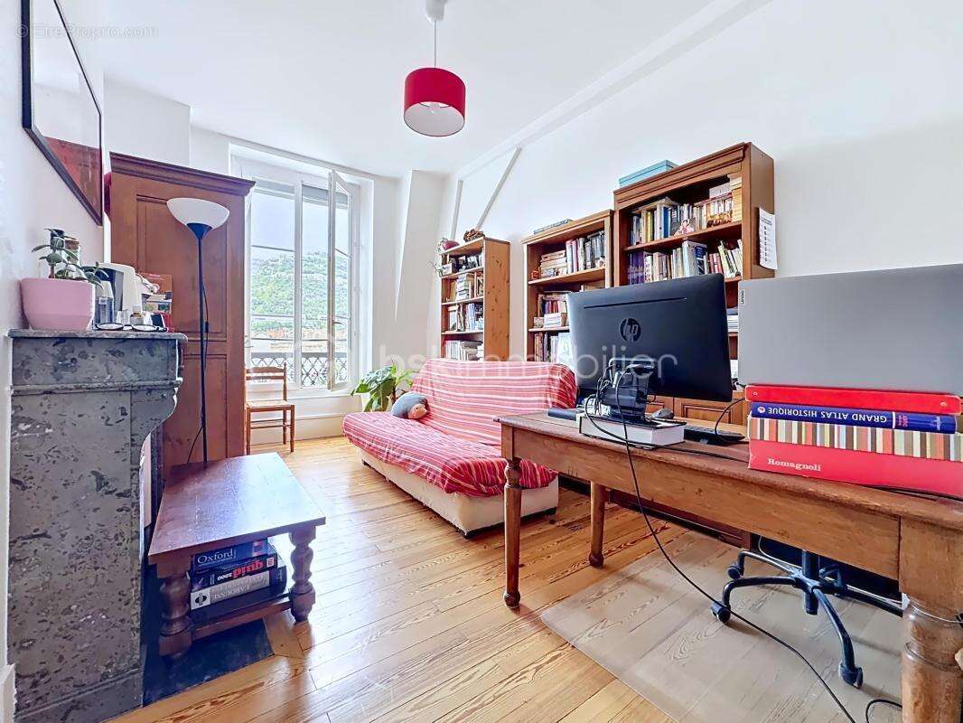 Appartement T5 de caractère – 135 m² Carrez / 150 m² utiles – Dernier étage avec ascenseur - photo 8