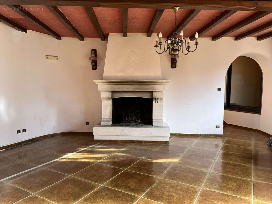 Maison à ROCHEMAURE