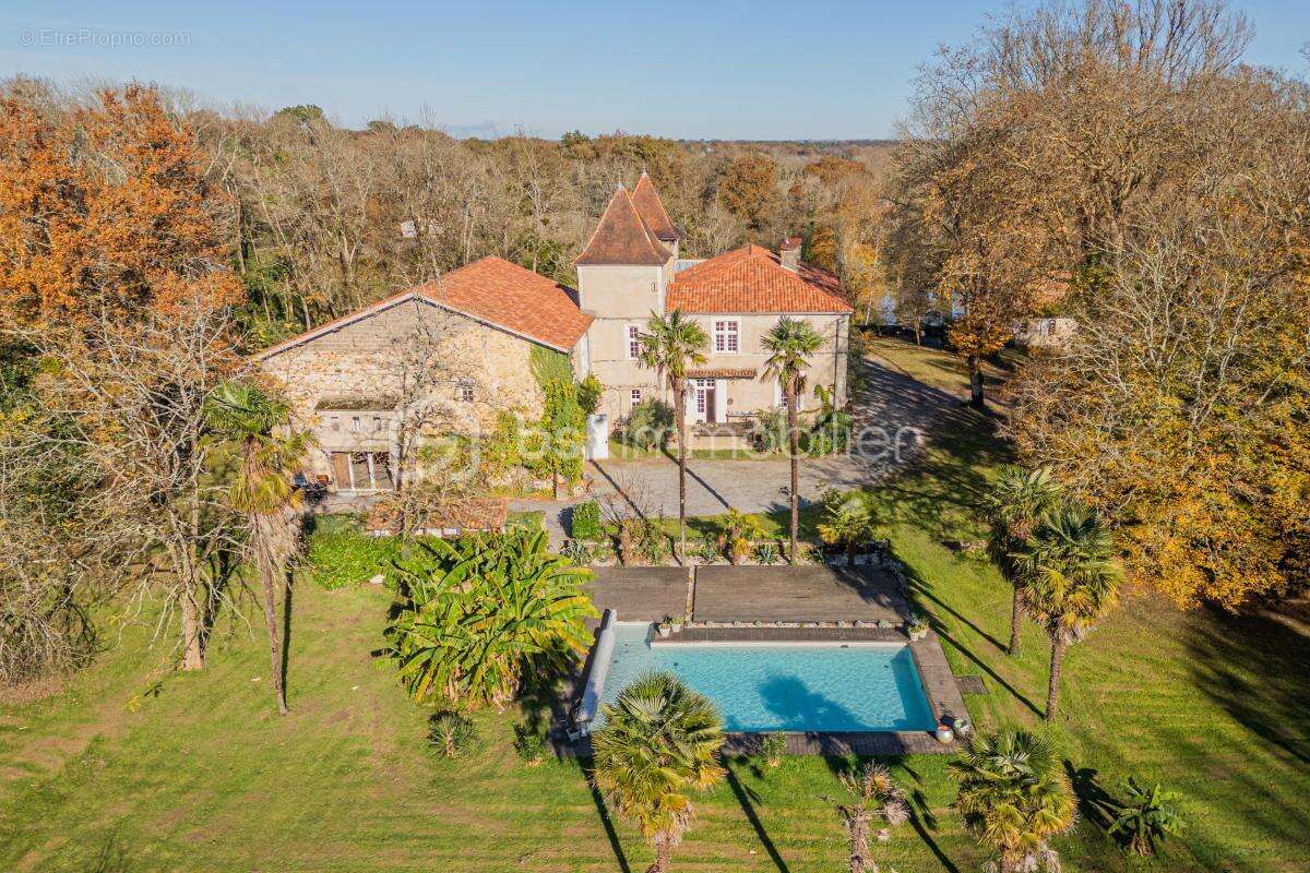 Commerce à POUILLON