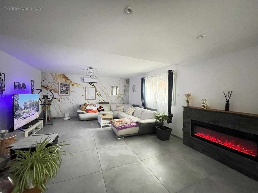 Maison à LEZIGNAN-LA-CEBE