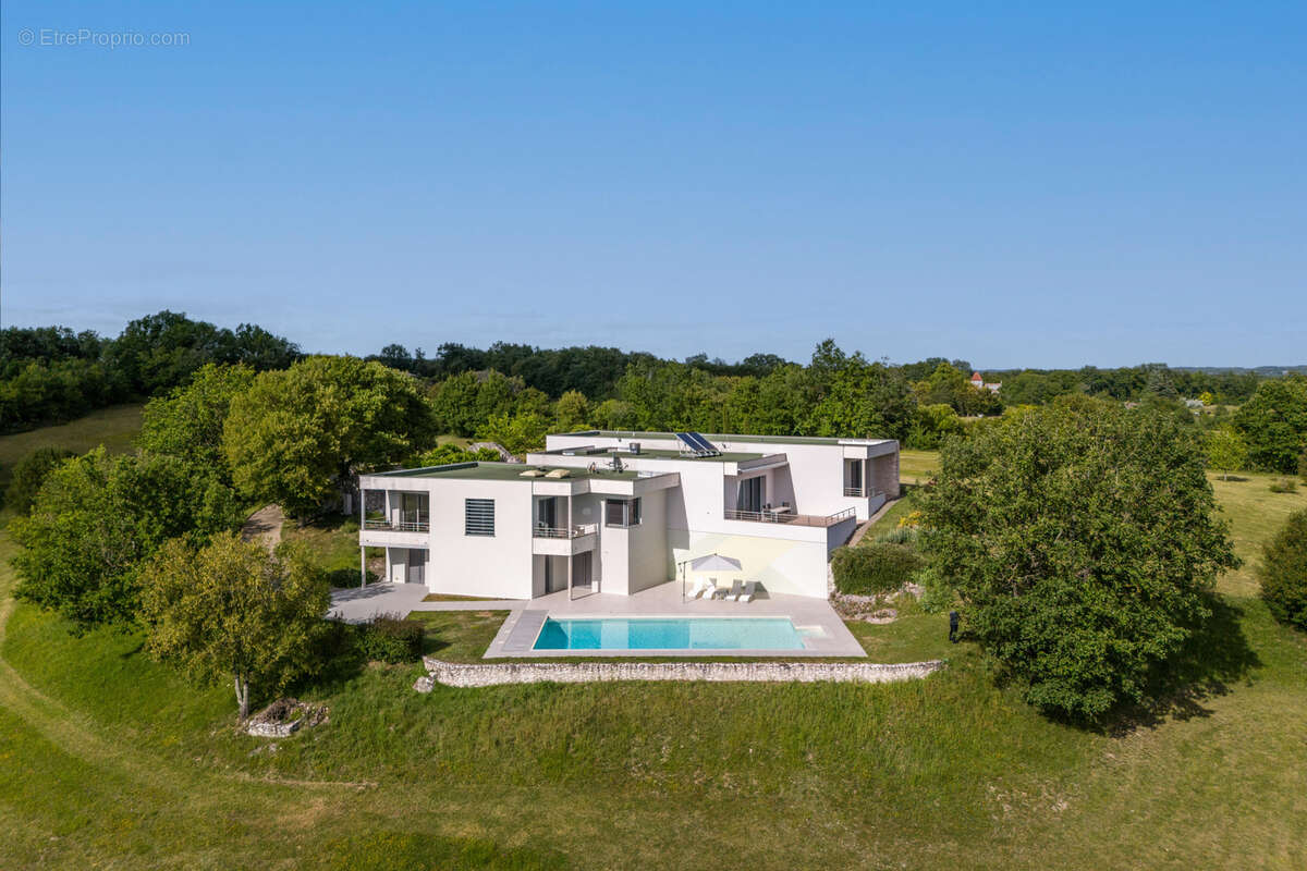 Maison à MONTAIGU-DE-QUERCY