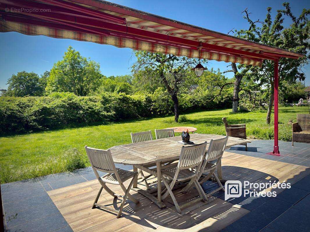 Mesnils-sur-iton longère de 160 m², piscine, dépendances, cadre bucolique - 299 900  hai - photo 2