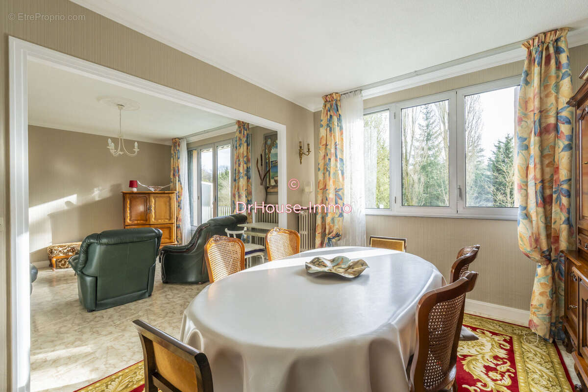 Appartement à LA CELLE-SAINT-CLOUD