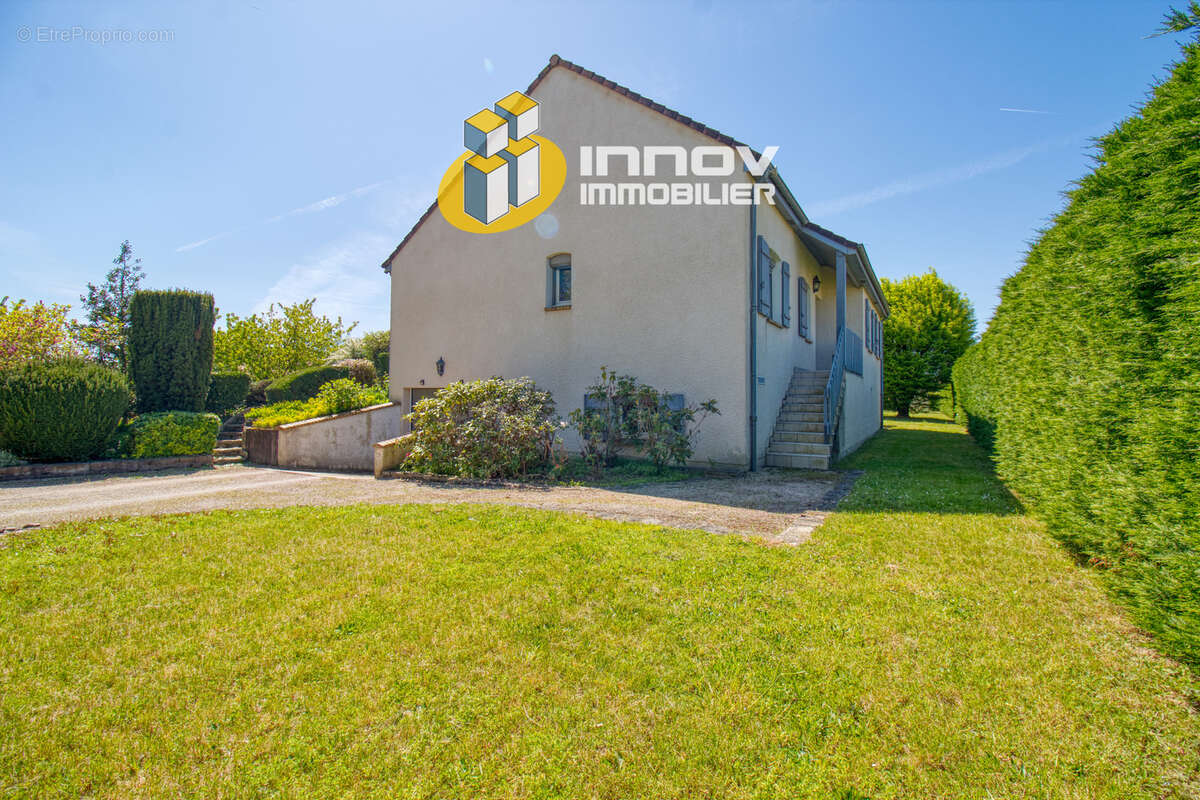 Maison à SAINT-CYR