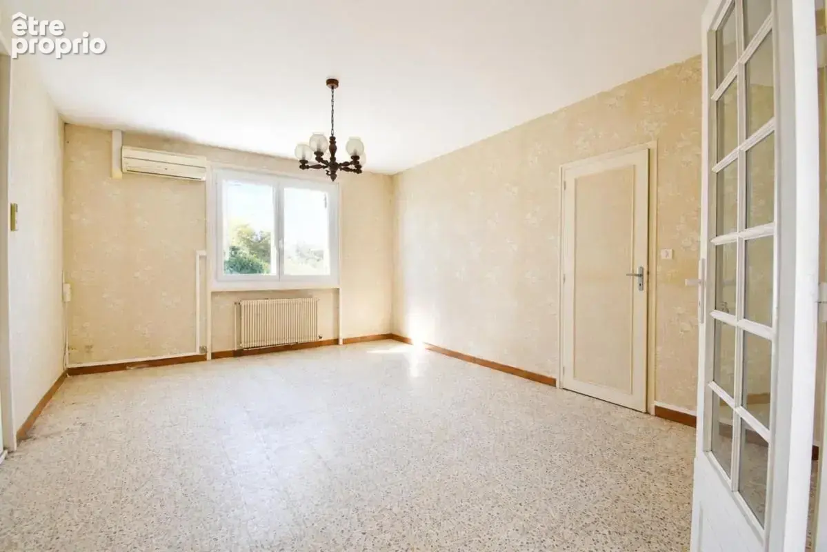 Saint-Seurin-sur-l'Isle : maison  99 m² + dépendances sur 6660 m² de terrain - photo 3