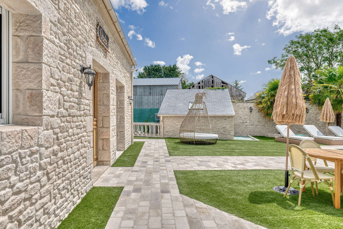 Maison à TILLAY-LE-PENEUX