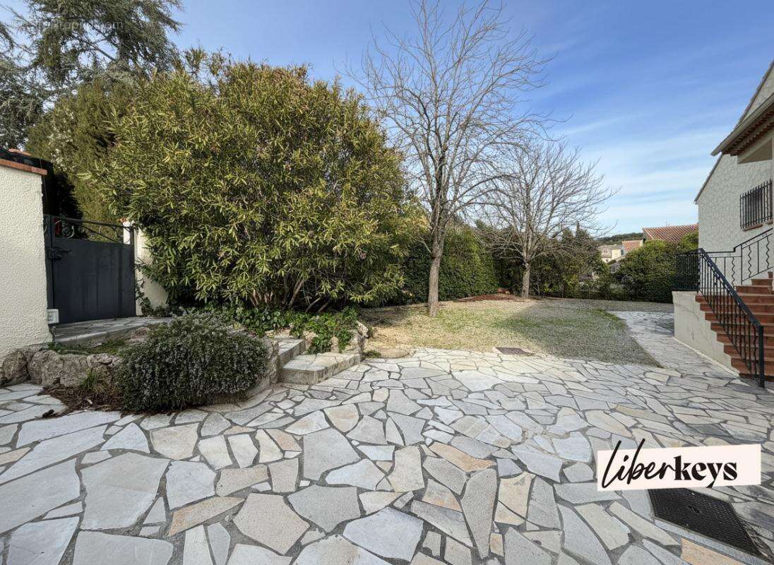 Grande Maison - avec appartement indépendant en rdc sur 800 m² clos, quartier recherché à Draguignan - photo 4