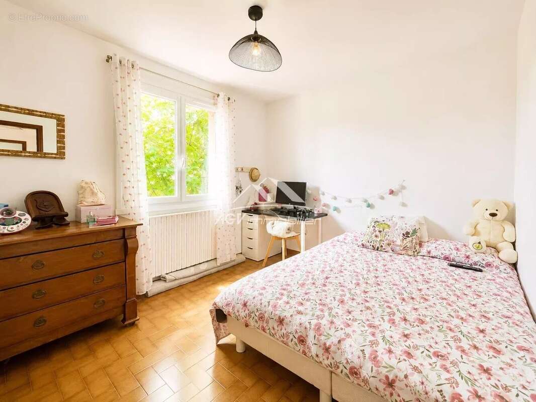 Alès - Maison 175 m² – 5 chambres – 2 logements (T4 + T5) - photo 8
