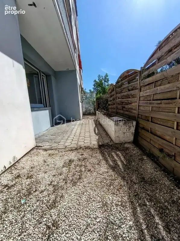 Charmant T2 entièrement rénové en rez-de-jardin avec terrasse – Résidence fermée proche de toutes commodités - photo 5