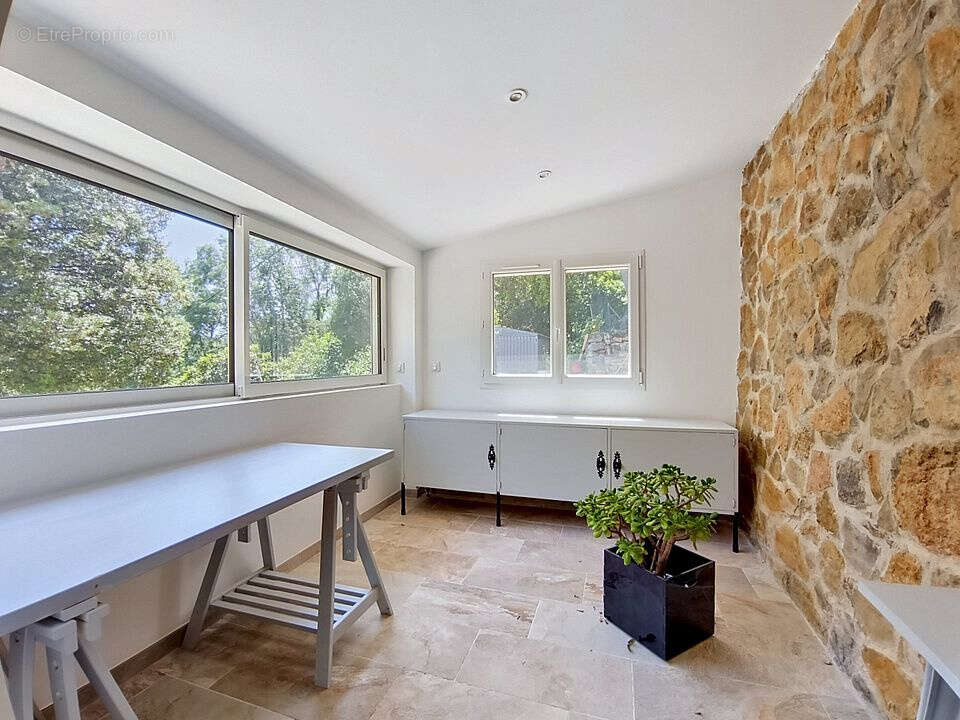 Maison à FLASSANS-SUR-ISSOLE
