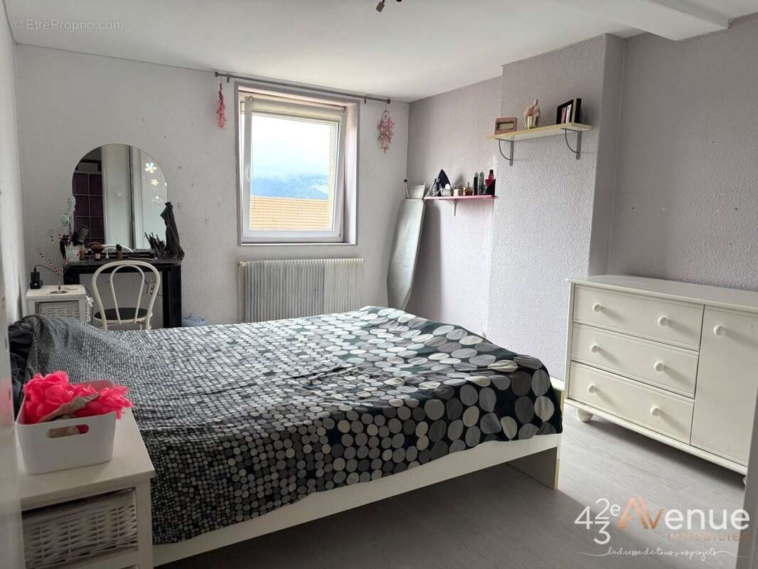 Maison à SAINT-JEAN-BONNEFONDS