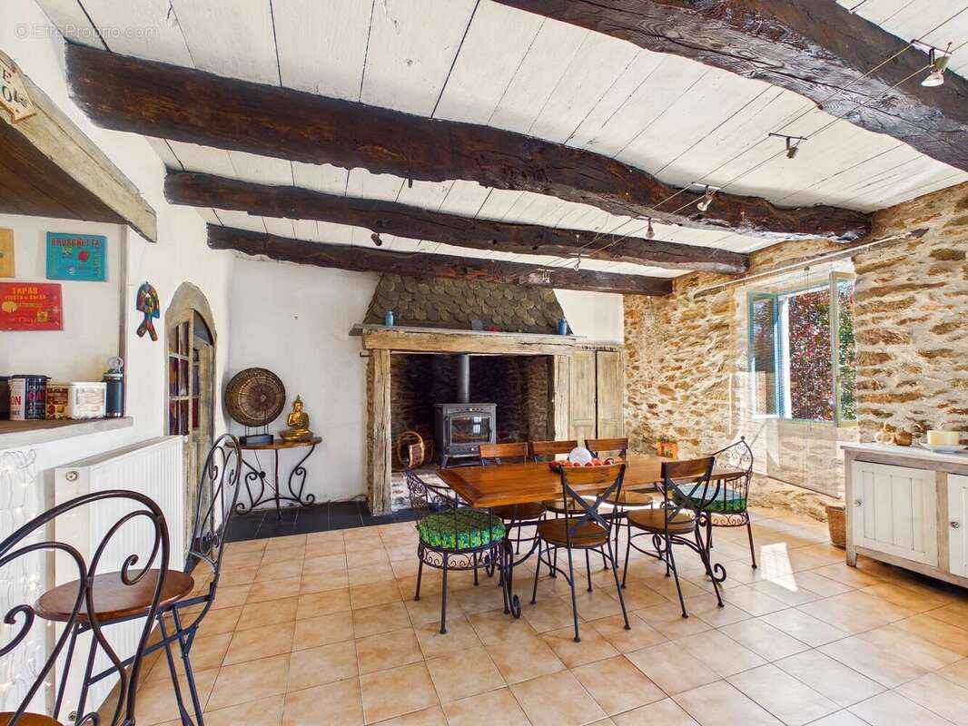 Maison à JOUQUEVIEL