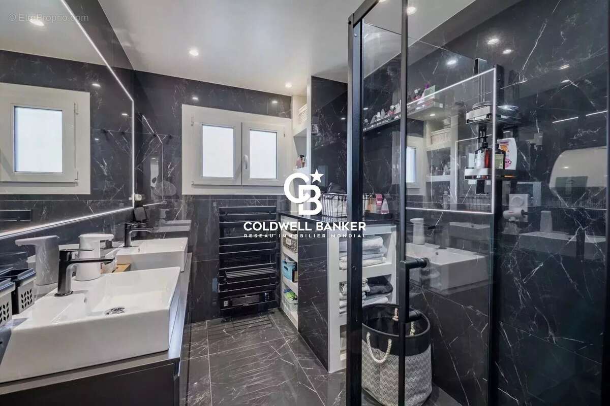 Maison à MONTAGNOLE