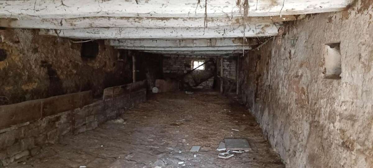 Corps de ferme 200m2  4 pièces et annexe  70300 Baudoncourt - photo 12