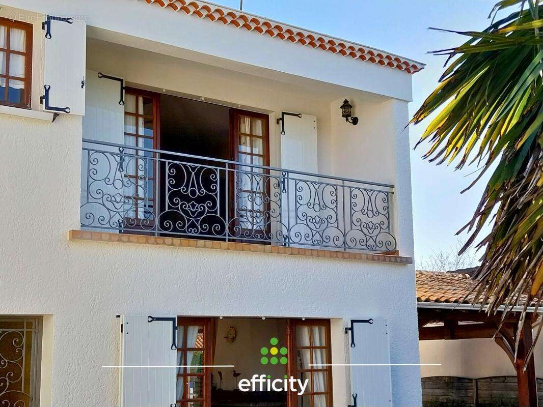 Maison 175 m² à Saint-Georges-De-Didonne  - photo 3