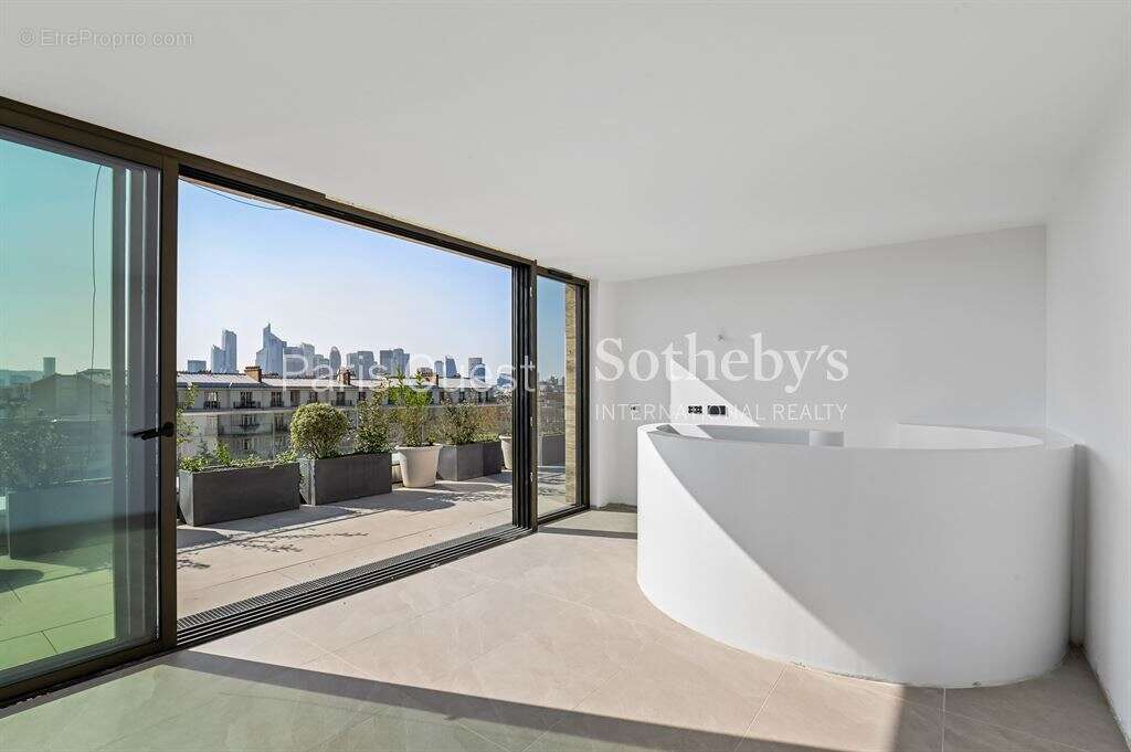 Appartement à NEUILLY-SUR-SEINE