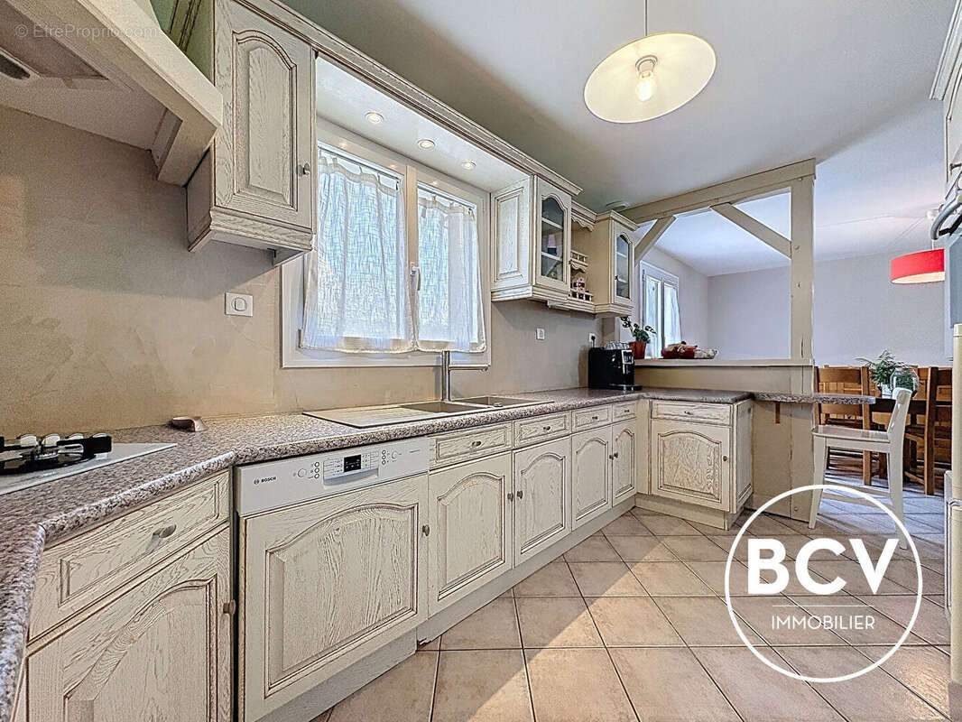 Maison à FONTAINE-LA-GUYON